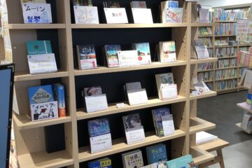 本校生徒の作成したPOPが紀伊國屋書店新宿本店に展示されています
